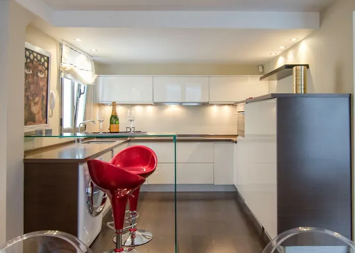 Apartment Warhol